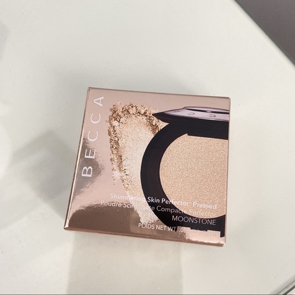 New Becca MOONSTONE Shimmering highlighter Gold - Picture 1 of 9